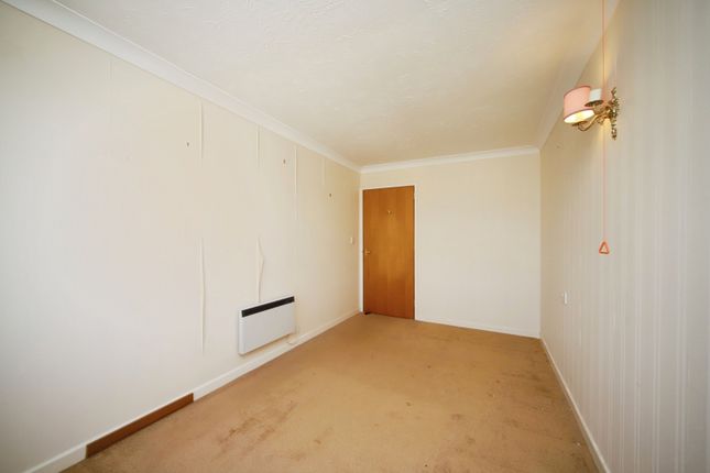 Flat 35, Bishops Court,, North Street, Somerset photo 3