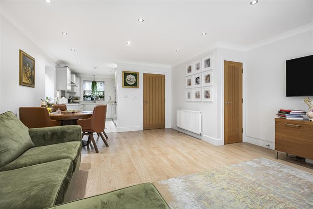 4 Battlers Mews, Battlers Green Drive, Radlett photo 4