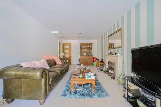 10 Foxmead Court Meadowside, Pulborough photo 2
