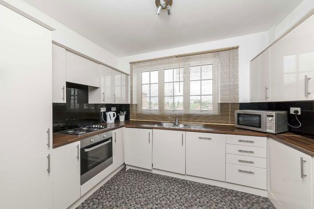 Flat 31, Swallow House, Barrow Hill Estate, London photo 2