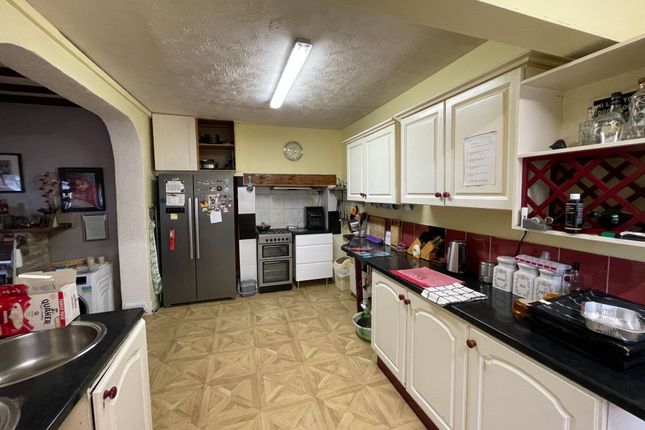 24 Ringway Road, Manchester photo 5