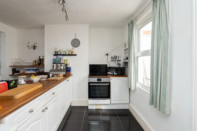 10, Bentsbrook Road, Dorking photo 4