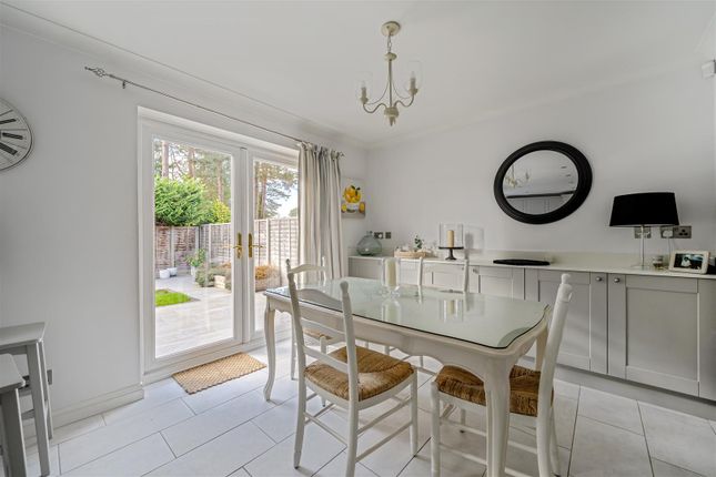 27, Lupin Ride, Crowthorne photo 4