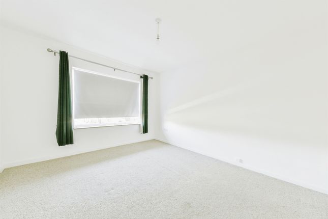 Flat for sale in Cozens Road, Ware