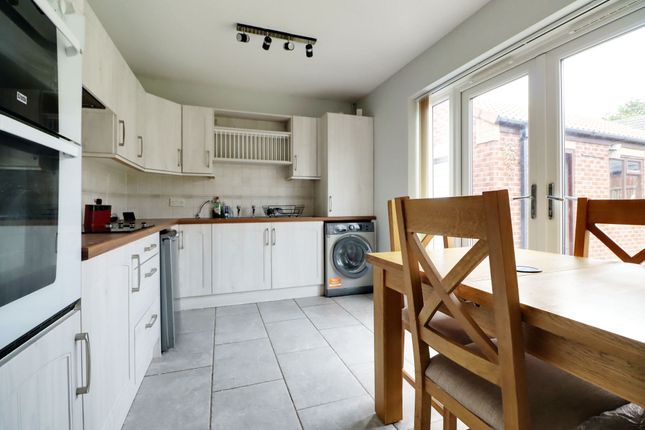 14 Hayfield Close, Doncaster photo 2