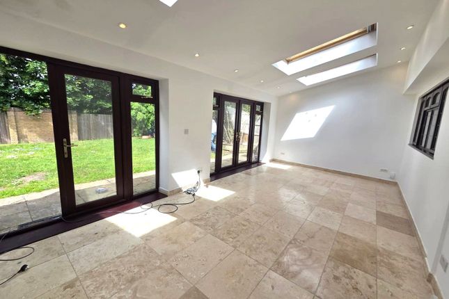 2, Derwent Close, Nottingham photo 4