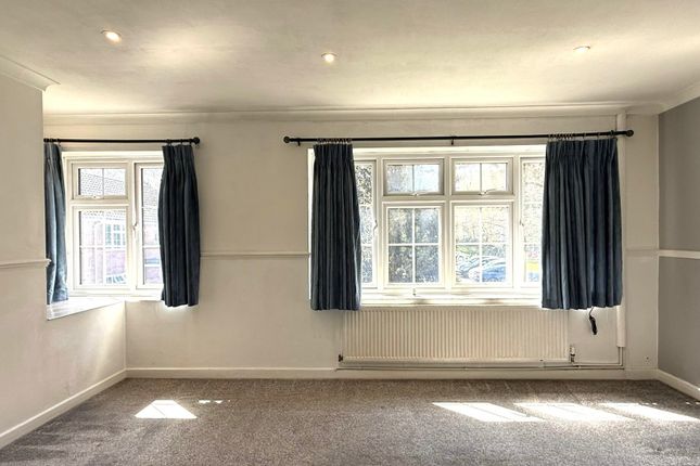 54 Westminster Court, St. Albans photo 3