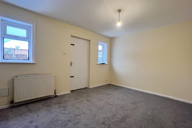 37, Colescliffe Road, Scarborough photo 4