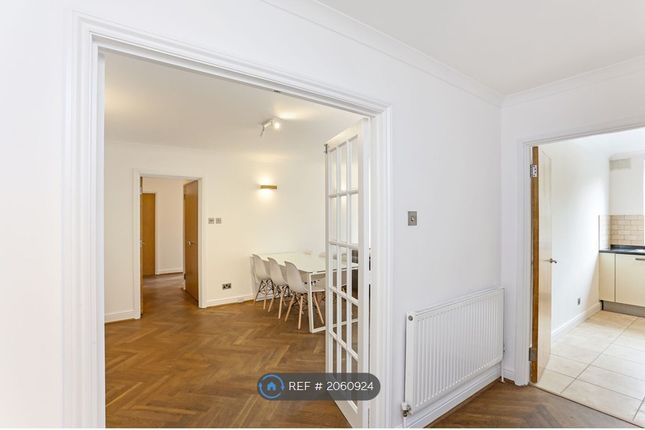 Flat to rent in Beatrix House, London