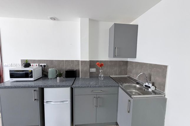 56, Stratford Road, SOUTHALL photo 4