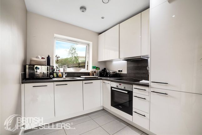 Flat 1, 57, Woolhampton Way, Berkshire photo 4