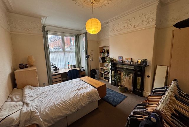 Brudenell Road Hyde Park, Leeds photo 2