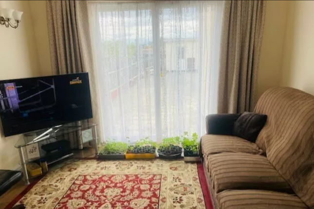 17, Wigginton Avenue, Wembley photo 4