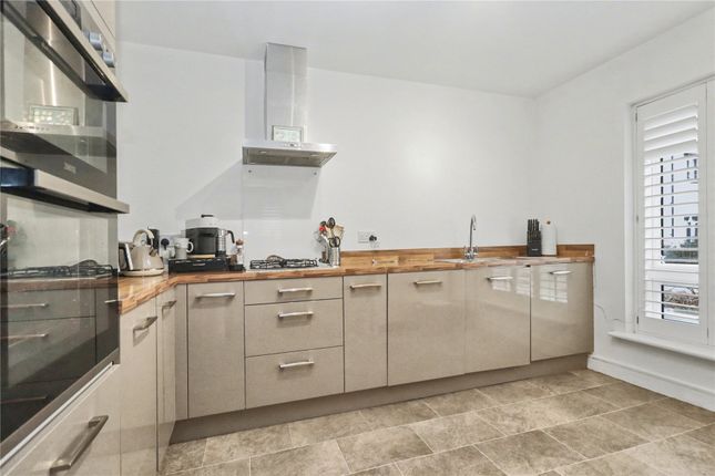 67, Liquorice Lane, Surrey photo 2