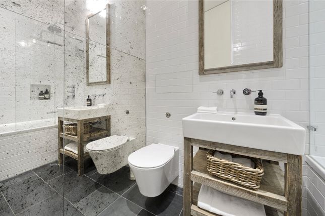 Flat 2, 83, Great Titchfield Street, London photo 4