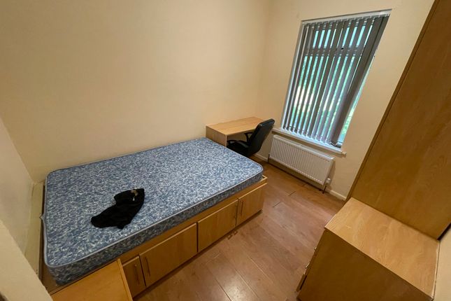 18 Westbourne Road, Manchester photo 4