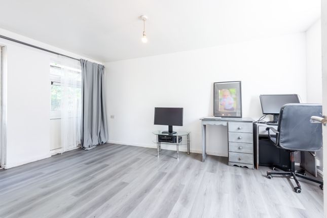 49, Rothesay Croft, Birmingham photo 2