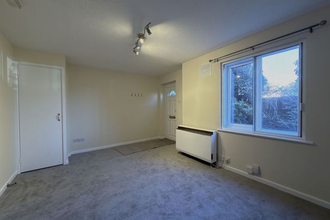 29 Woodford Court, Chequers Road, Gloucester photo 2