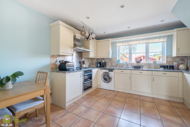 4, Hollycroft, Thatcham photo 4