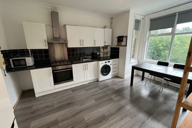 4-bed semi-detached on Hartley Avenue, Leeds, £2,652/mo