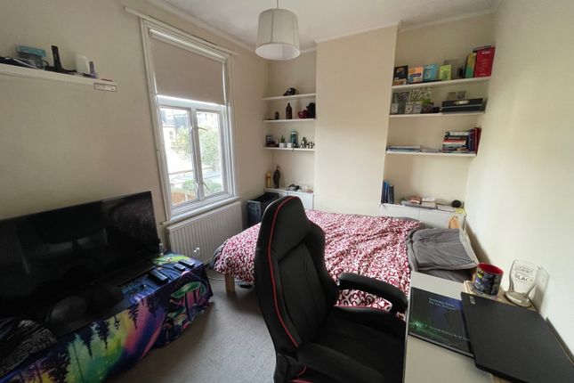 Thumbnail Room to rent in Clarence Road, London