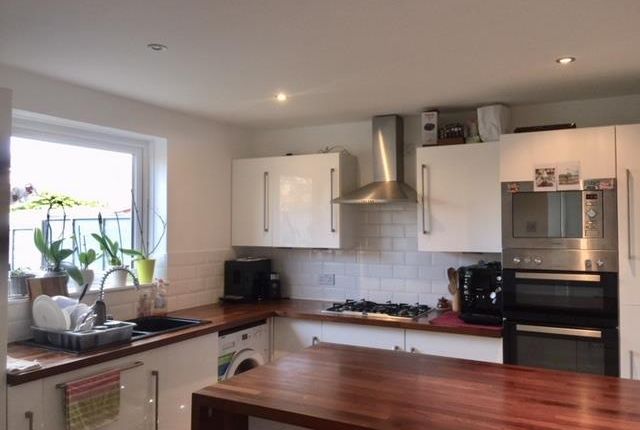Terraced house to rent in Broadwater Crescent, Welwyn Garden City