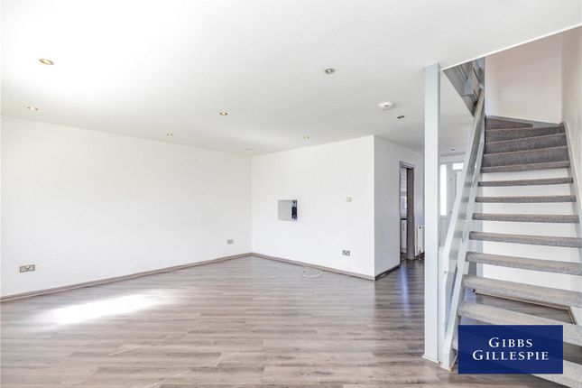 68, Rose Court, Pinner photo 4