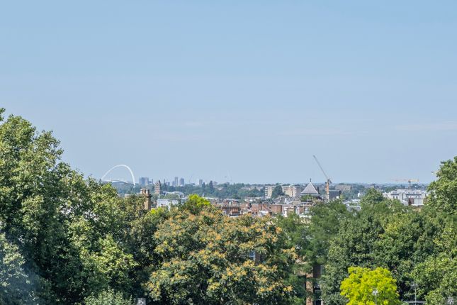 Studio flat on Flat 100, 79, Broadwalk Court, Palace Gardens Terrace, London, £400,000