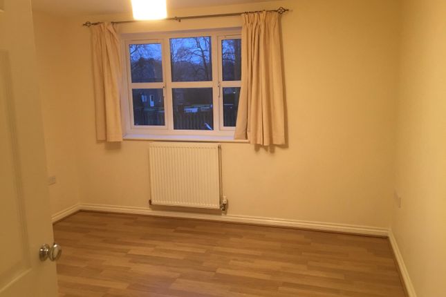 15 Kitsbridge House, Copthorne photo 4