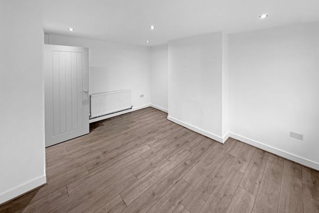 121, Teglan Park, Ammanford photo 3