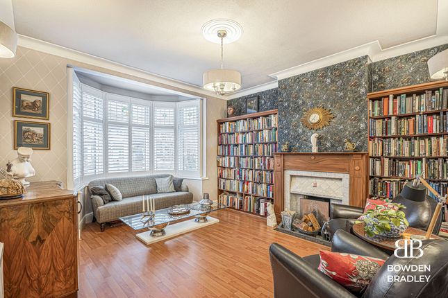 36 Beattyville Gardens, Barkingside photo 3