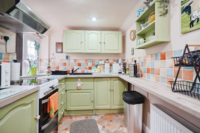 9, Station Drive, Swadlincote photo 3