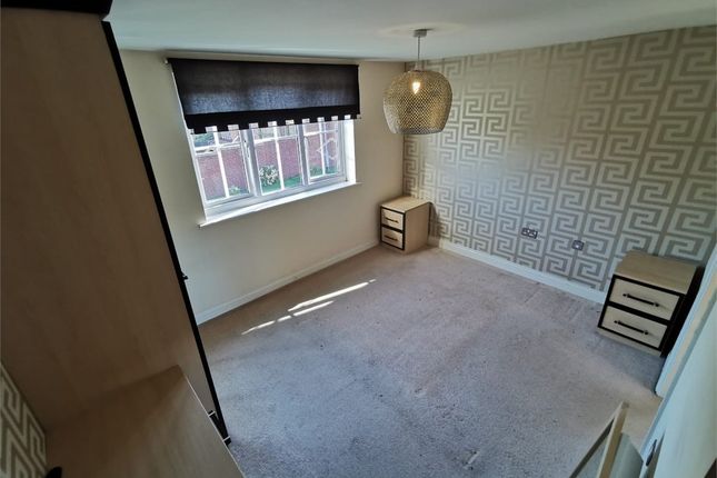 Flat to rent in Dingle Close, Radcliffe, Manchester