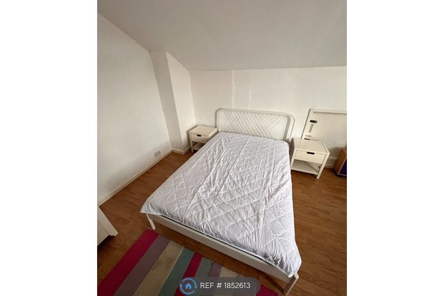Flat Over, A Bobbers Mill Road, Nottingham photo 4