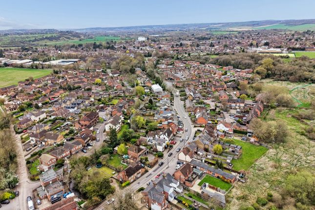 Brookdale, Cores End Road, Bourne End photo 4