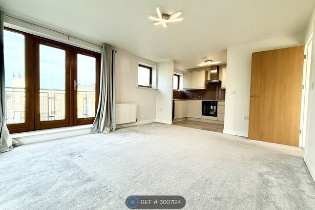 Flat, Finlay Court Commonwealth Drive, Crawley photo 4