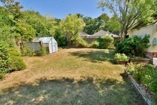 6, Birch Avenue, Ferndown photo 3