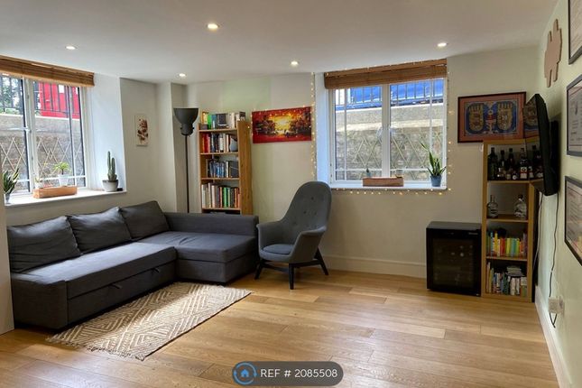 Thumbnail Flat to rent in Clerkenwell Court, London