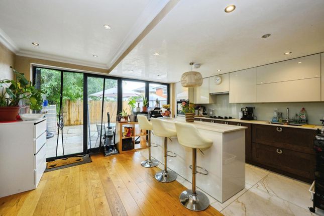 46, Upper Fairfield Road, Surrey photo 2