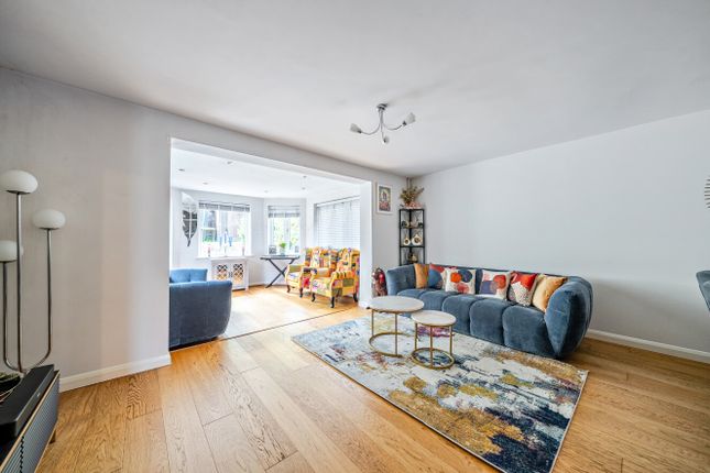 26, Foxglove Gardens, Guildford photo 3