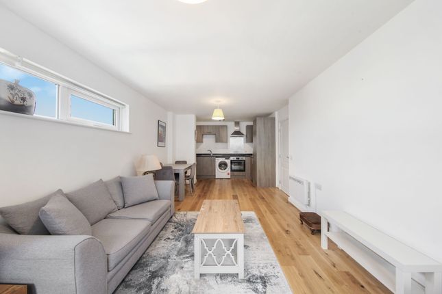 Flat 30, 1 Tarves Way, London photo 3