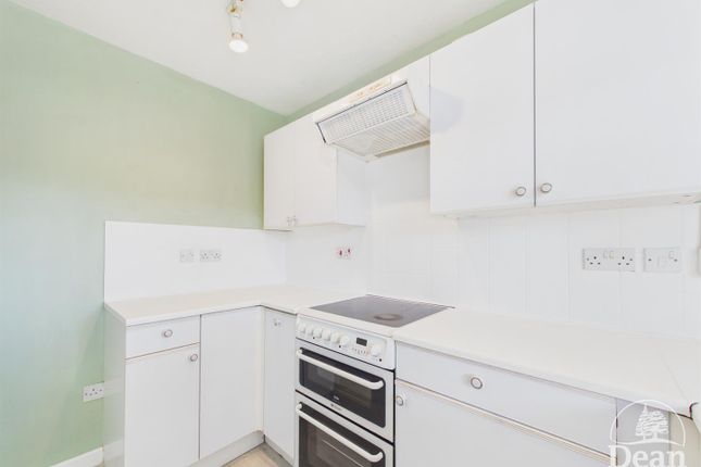 6, Octavia Place, Lydney photo 2