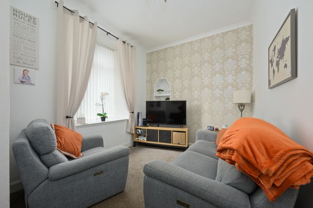 108, Baldridgeburn, Dunfermline photo 3