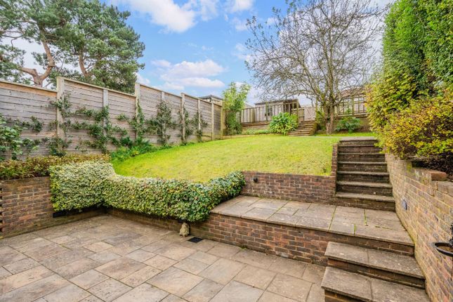 22, Chipstead Lane, Tadworth photo 4