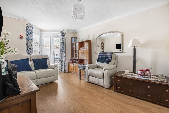 35, Roseacre Gardens, Welwyn Garden City photo 4