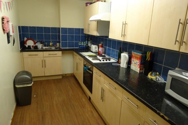 Flat to rent in Holly Bank, Headingley, Leeds