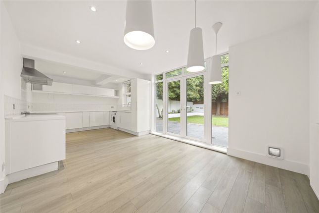 46, Brackley, Surrey photo 4