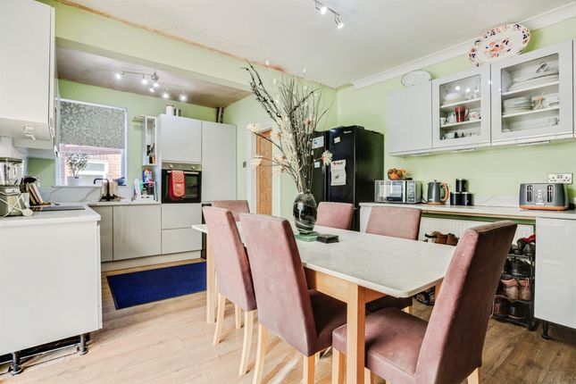 8, Kendal Rise, Wakefield photo 3
