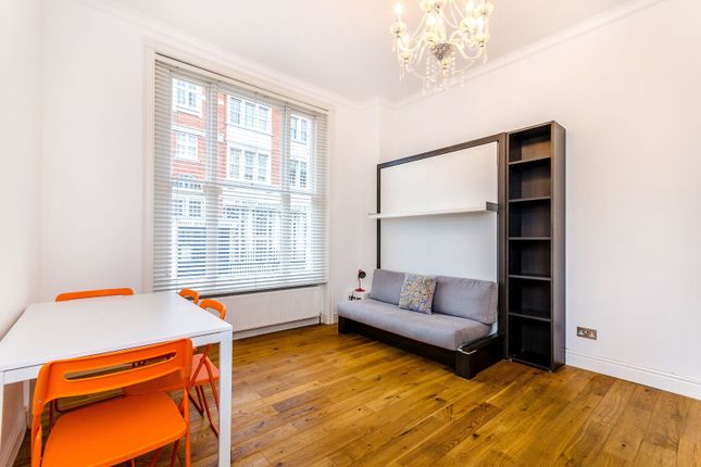 Studio flat on Newton Road, Westbourne Grove, £400,000