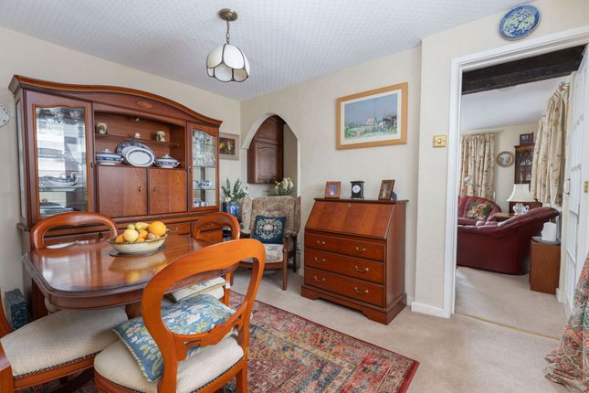 61 Hammerwood Road, East Grinstead photo 4